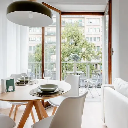 Apartment Luxury 2 Bedroom Apartament, Close To San Siro, Fiera And 10 Min Metro To Duomo *